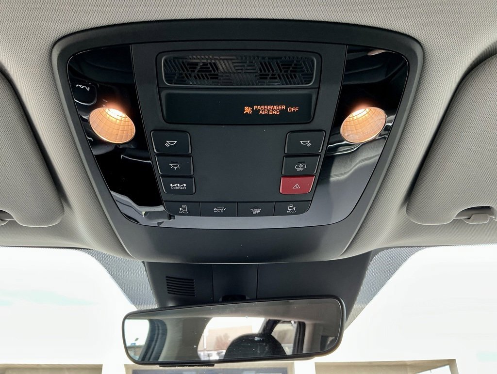 Used 2025 Kia Carnival EX image 32