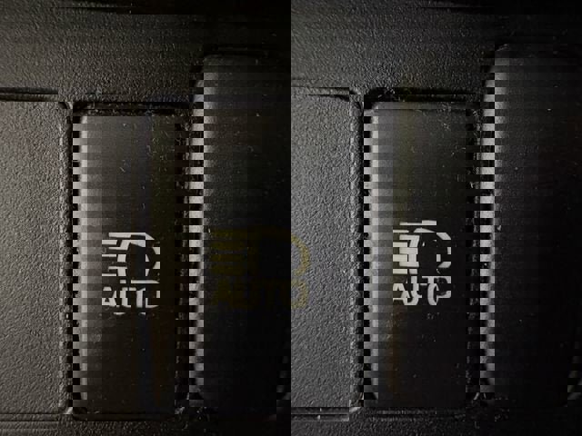 Used 2018 Toyota Tacoma SR image 5