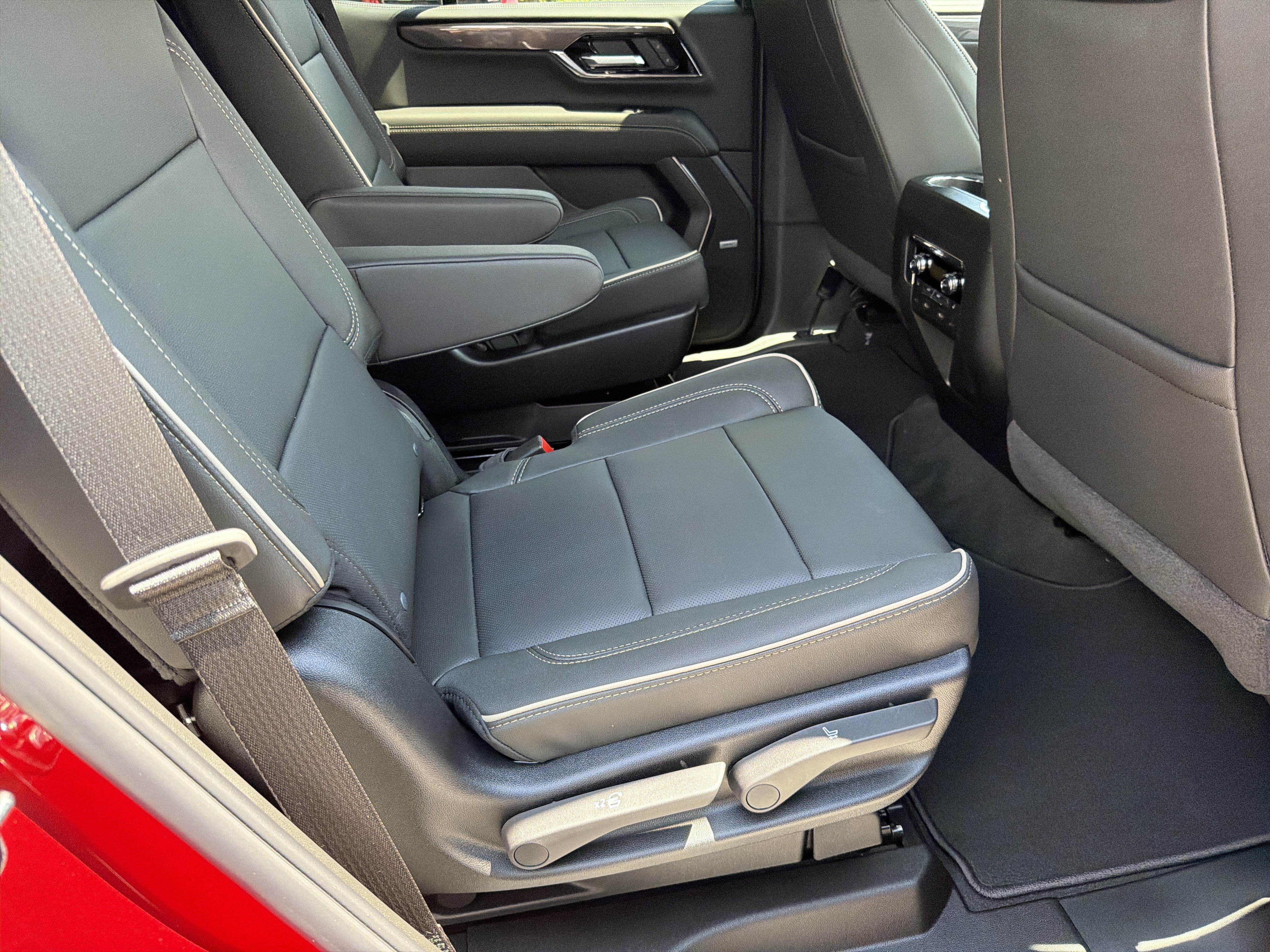 New 2026 GMC Yukon Elevation w/ Elevation Premium Package AWD/4WD image 16