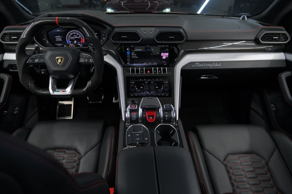 Used 2021 Lamborghini Urus AWD/4WD image 56