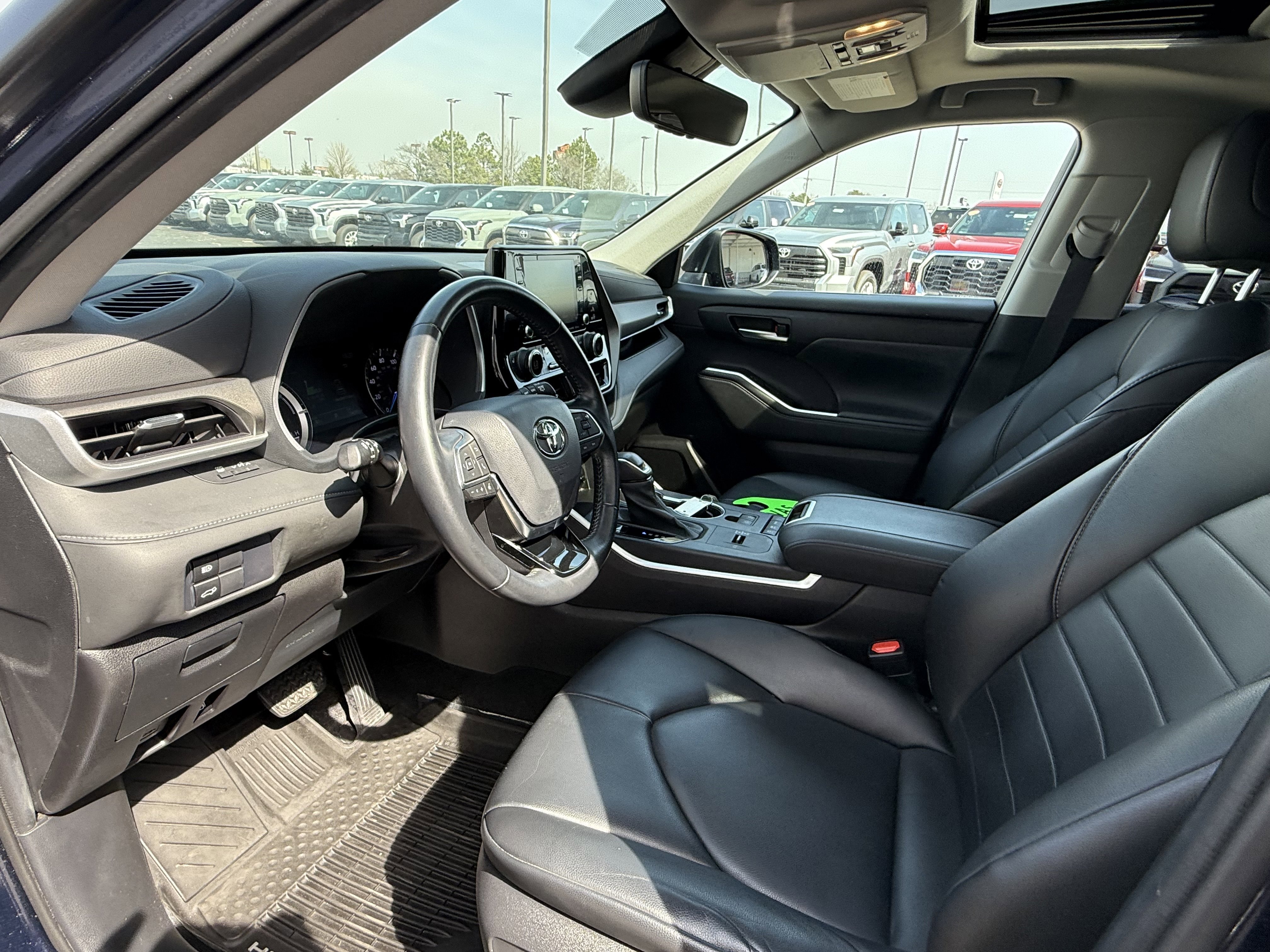 Used 2020 Toyota Highlander XLE image 20