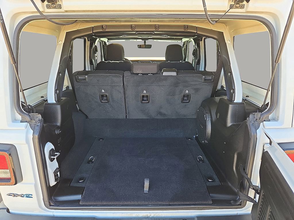 Used 2023 Jeep Wrangler Unlimited w/ 8.4" Radio Group image 15