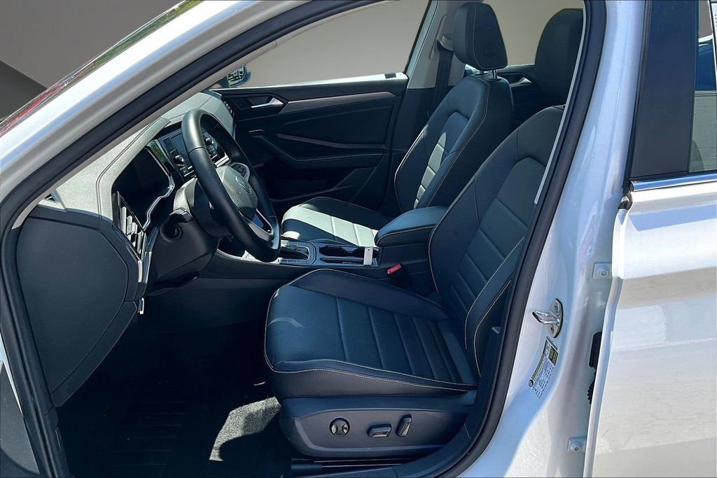 Used 2023 Volkswagen Jetta SE w/ Panoramic Sunroof Package FWD image 19