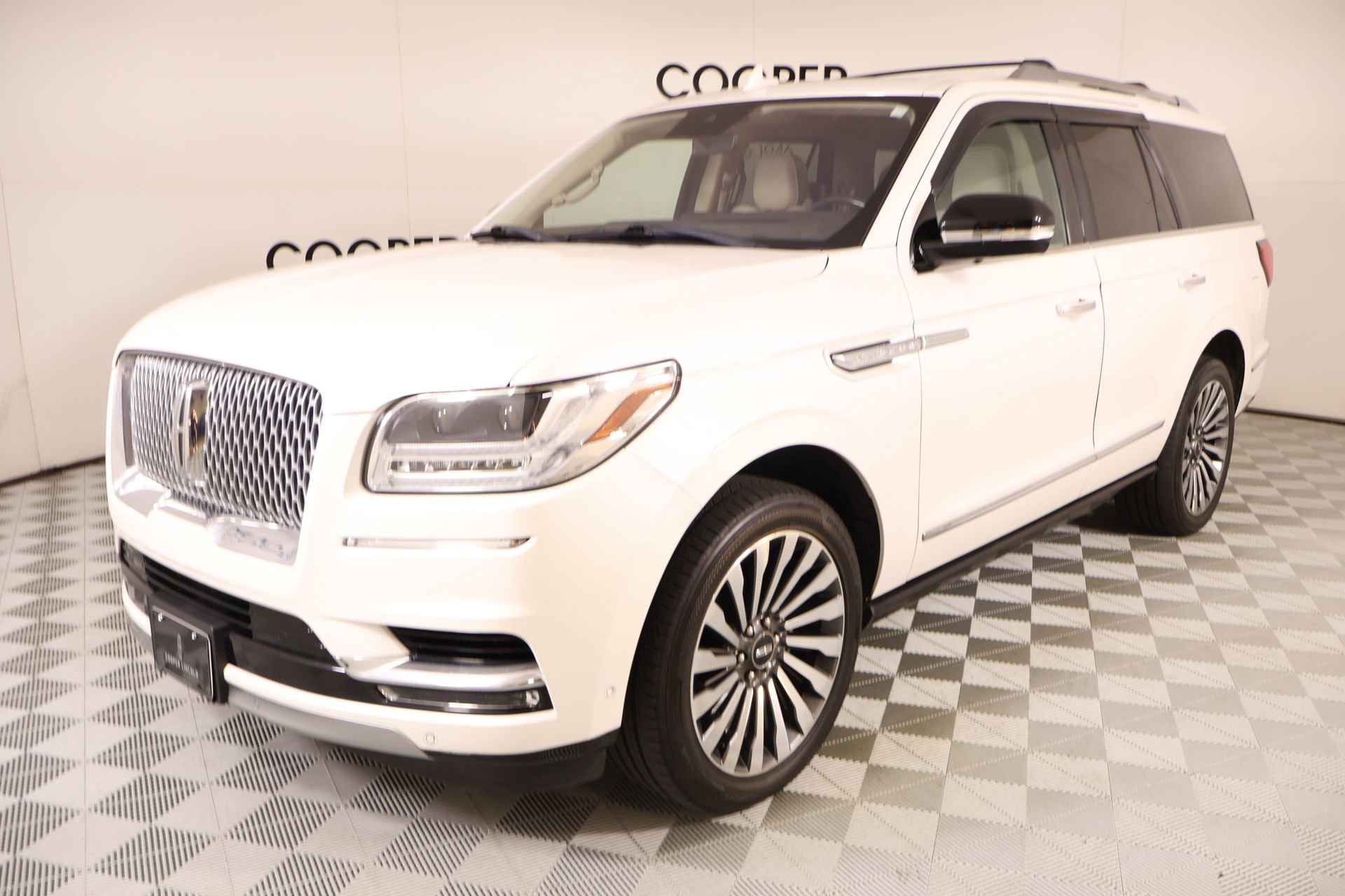 Used 2019 Lincoln Navigator Reserve AWD/4WD image 11