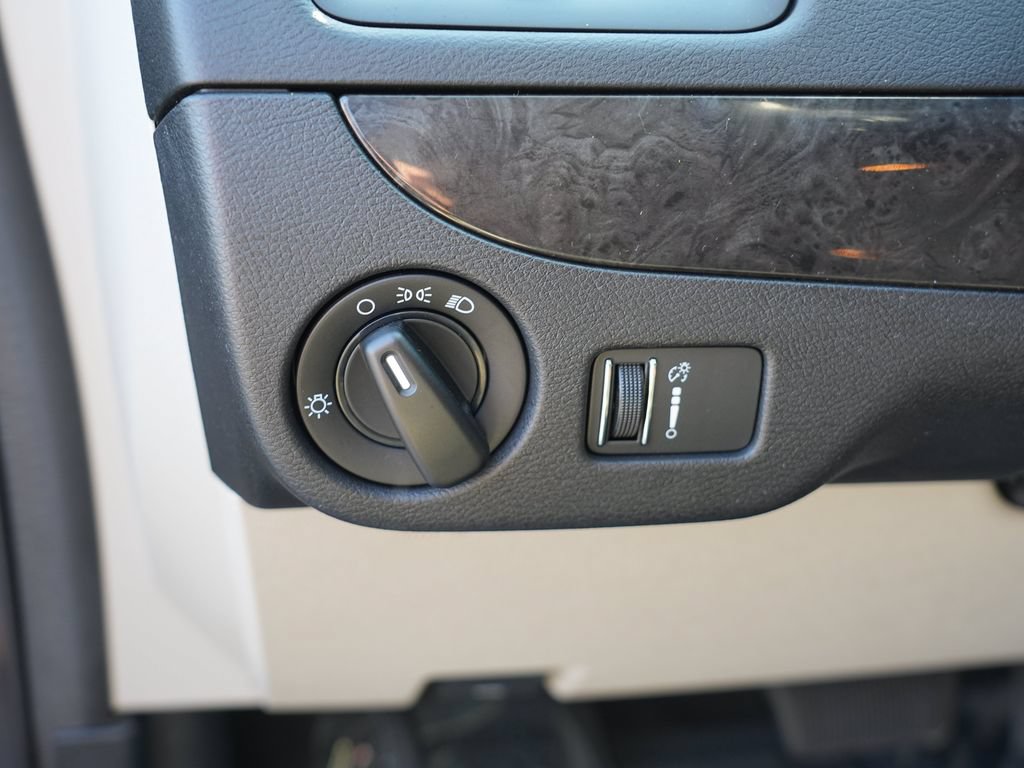 Used 2020 Dodge Grand Caravan SE w/ UConnect Hands-Free Group FWD image 17