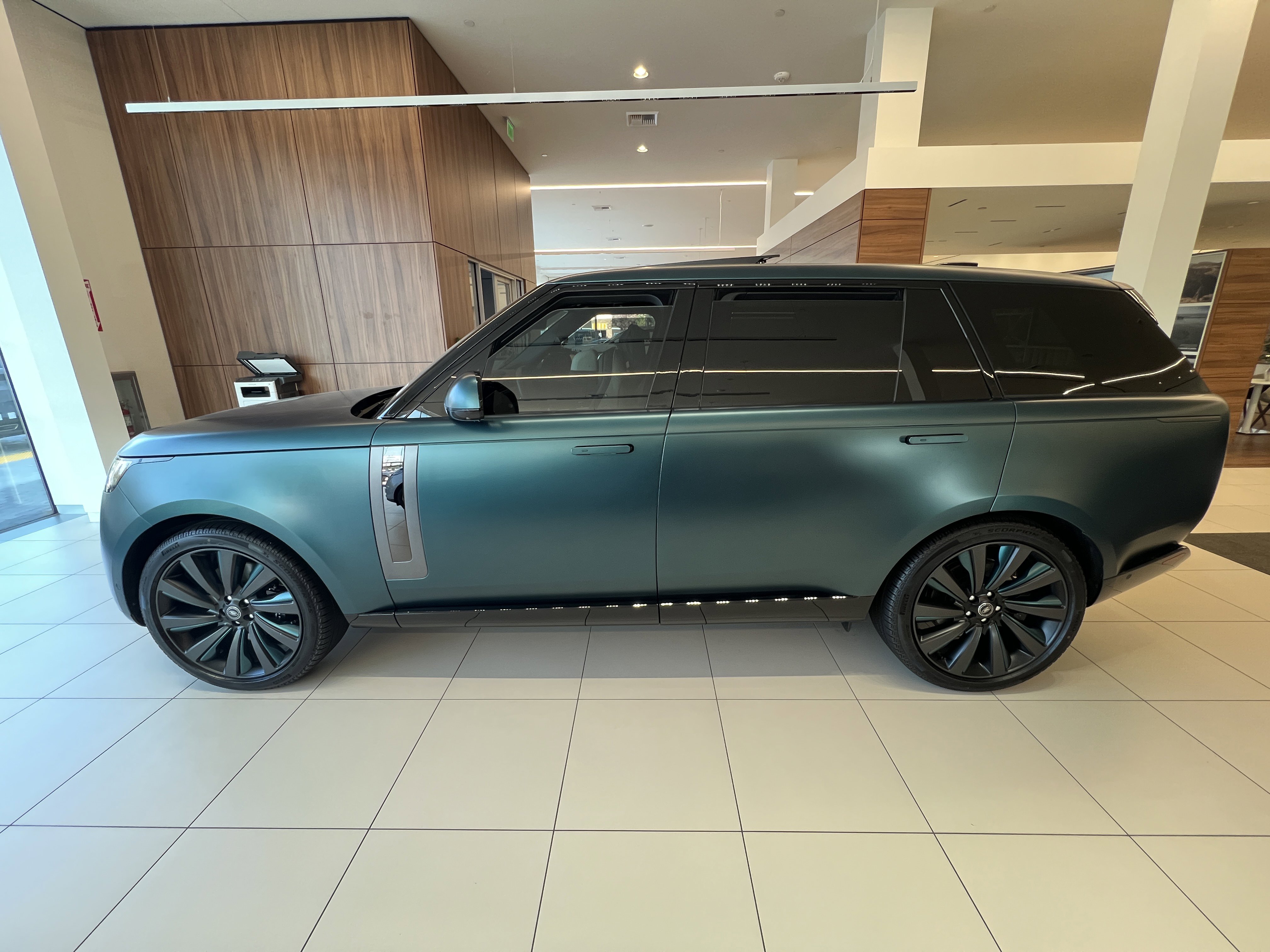 New 2025 Land Rover Range Rover SV AWD/4WD image 4