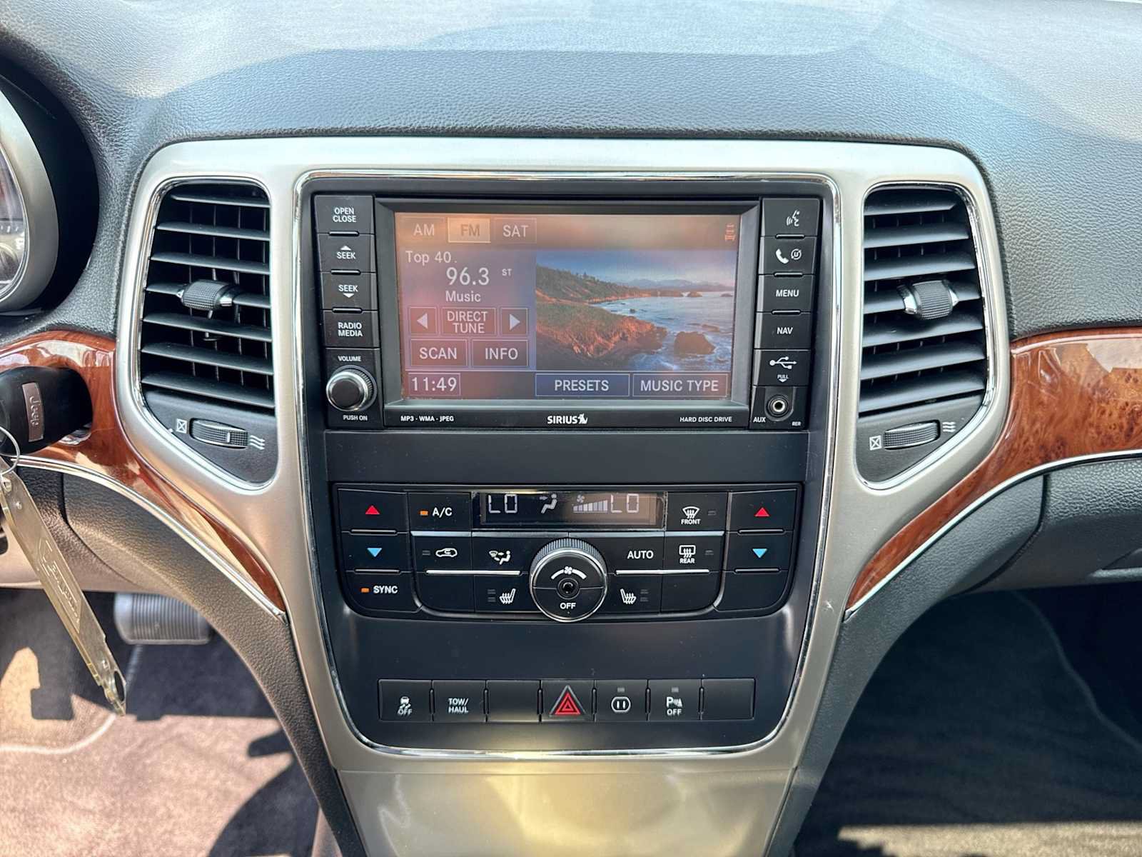 Used 2011 Jeep Grand Cherokee Limited AWD/4WD image 17