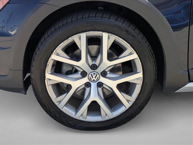 Used 2017 Volkswagen Golf Alltrack SEL image 24