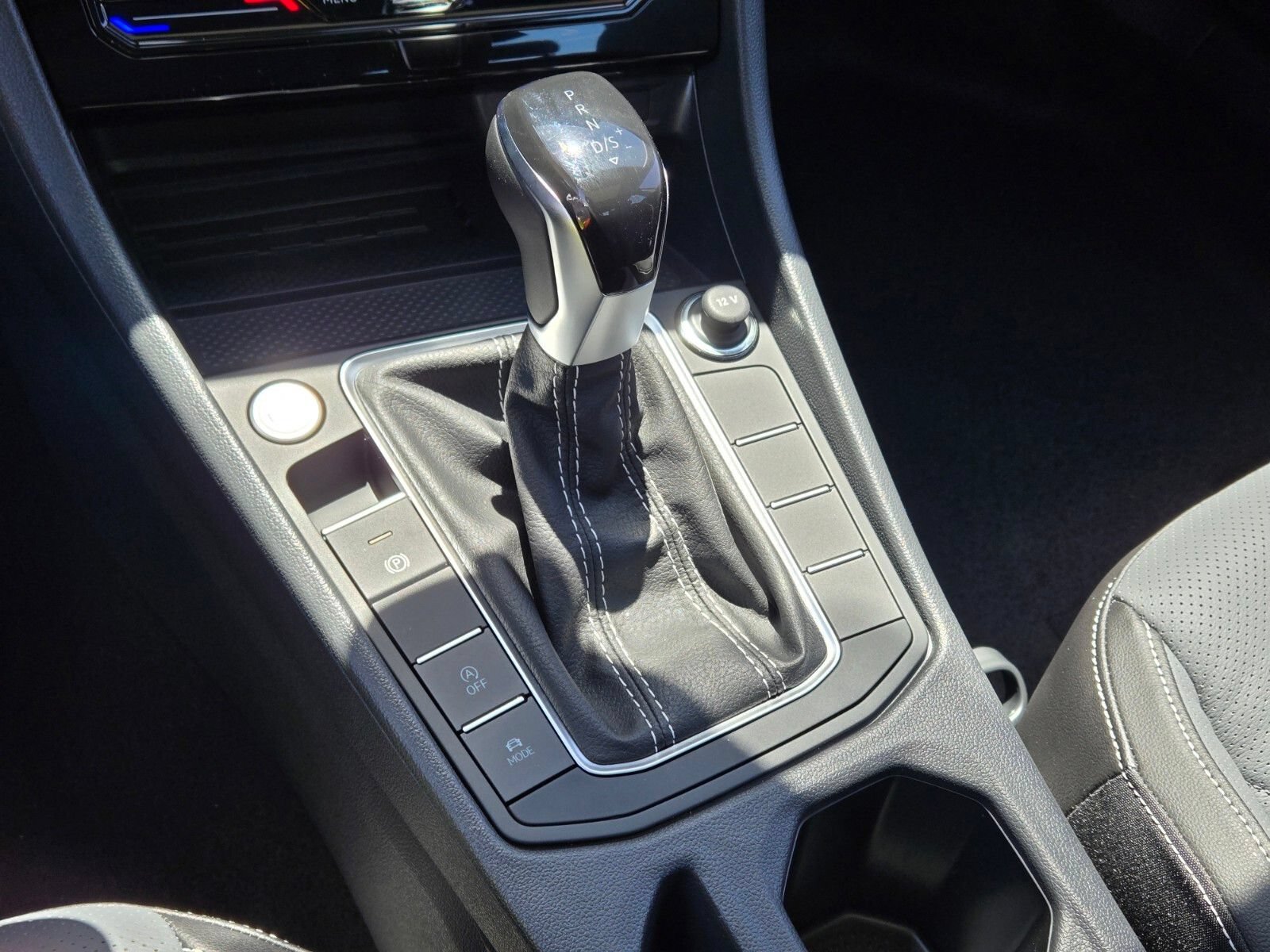 New 2026 Volkswagen Jetta SEL FWD image 17
