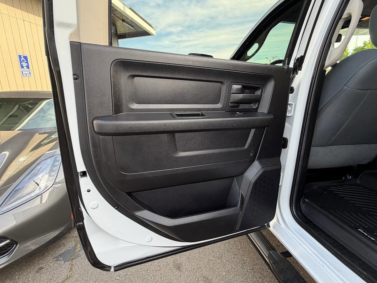 Used 2016 RAM 3500 Tradesman w/ Chrome Appearance Group image 47