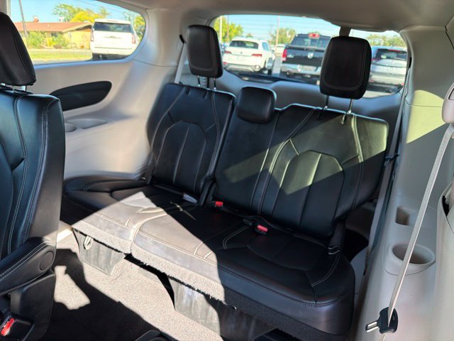 Used 2024 Chrysler Pacifica Touring-L FWD image 32