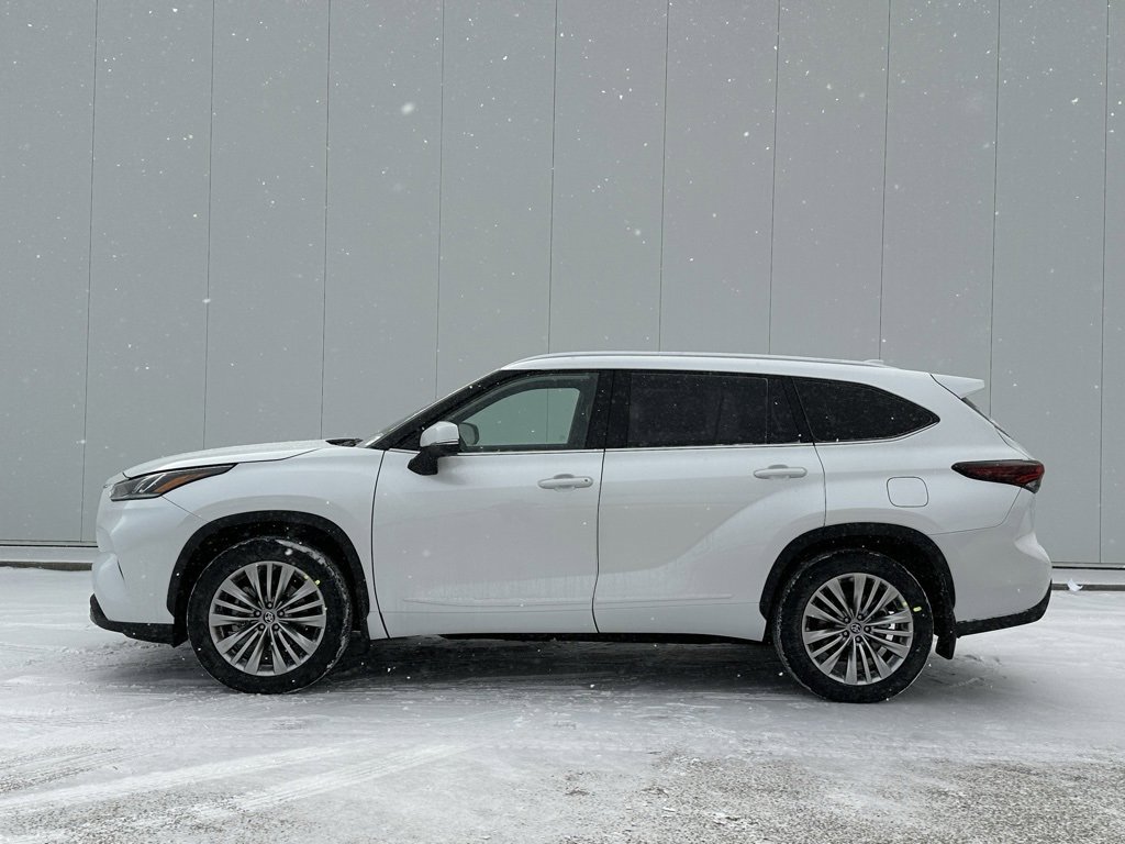 New 2026 Toyota Highlander Platinum image 2