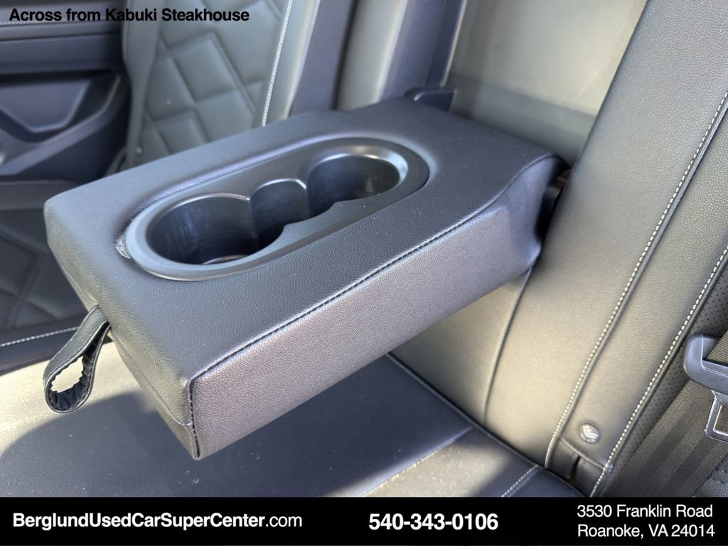 Used 2025 Volkswagen Atlas SE image 32