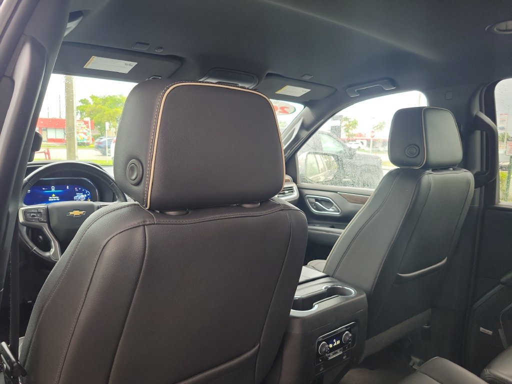 Used 2024 Chevrolet Suburban Premier AWD/4WD image 15