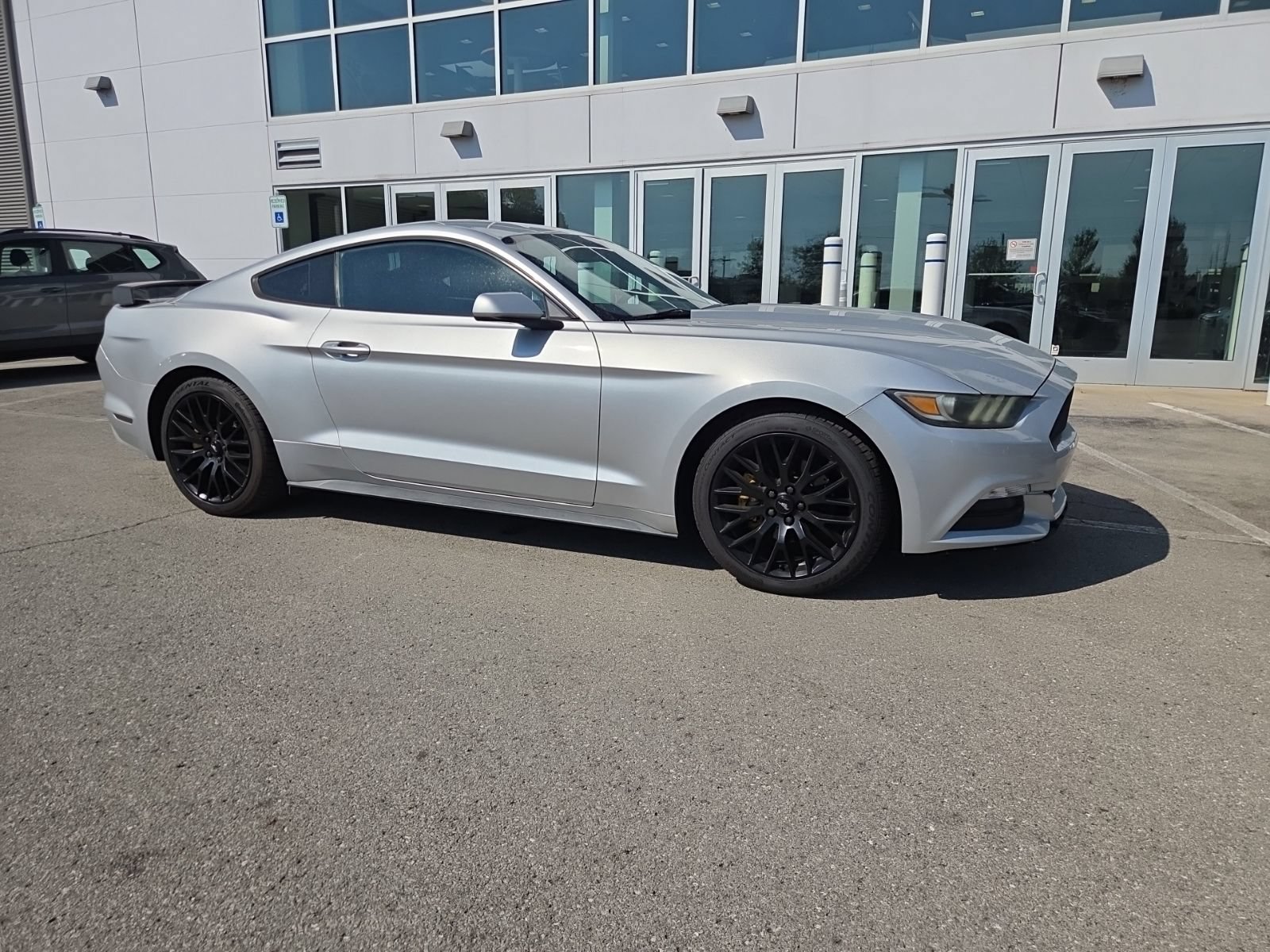 Used 2016 Ford Mustang Coupe RWD image 3