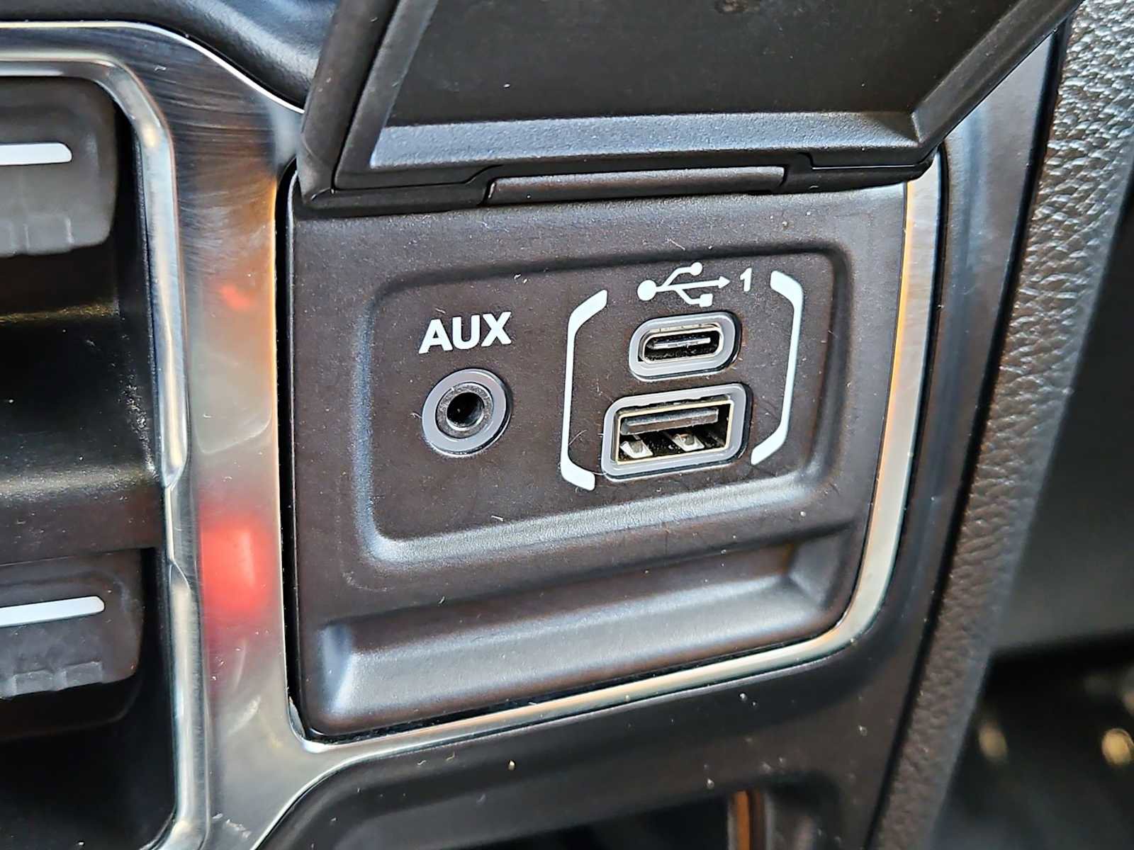 Used 2021 Jeep Wrangler Unlimited Sahara image 30