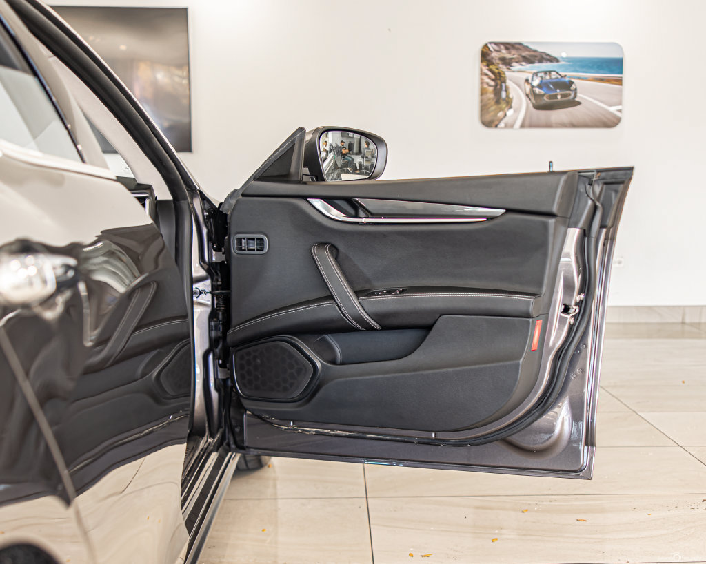 Used 2021 Maserati Ghibli S Q4 AWD/4WD image 40