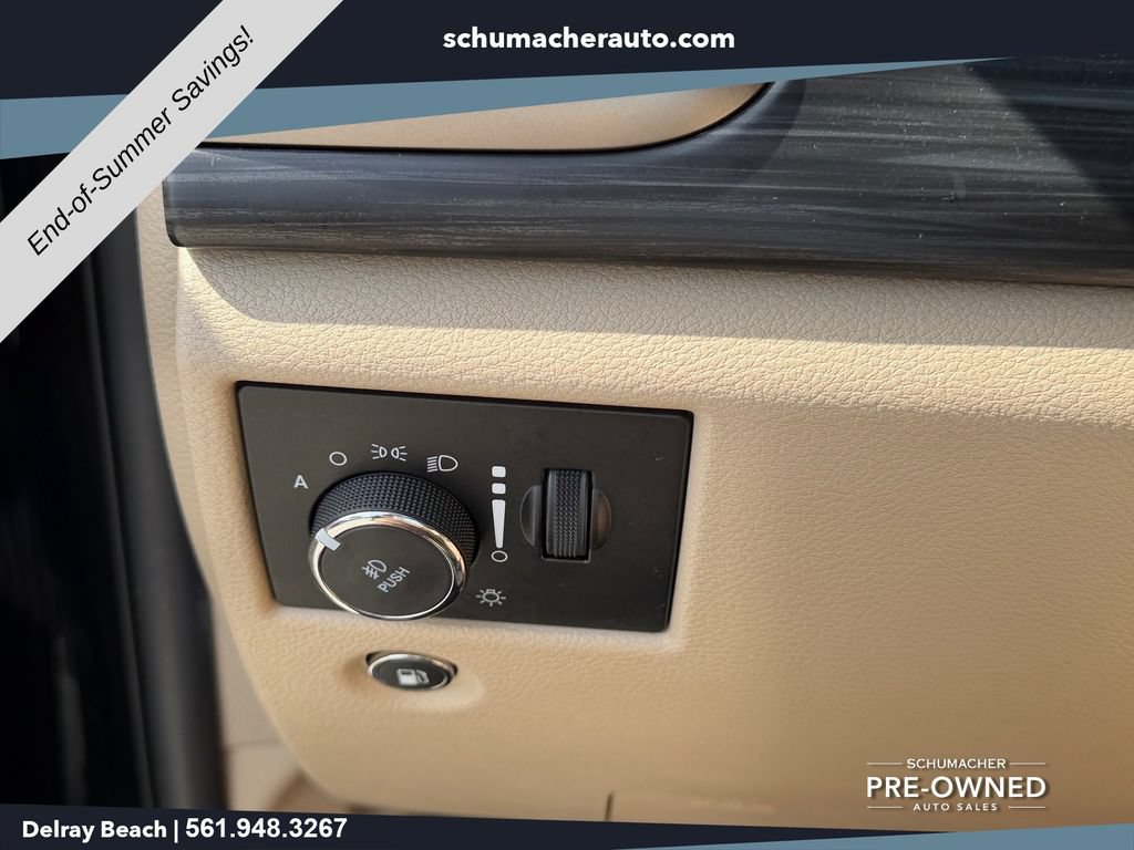 Used 2019 Jeep Grand Cherokee Laredo AWD/4WD image 27