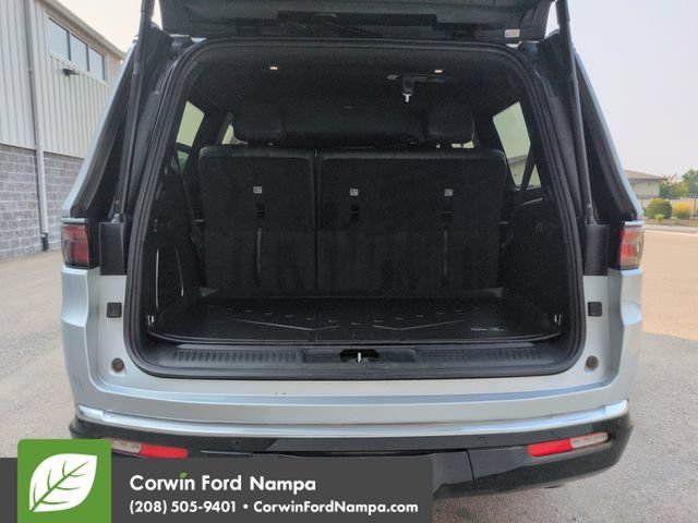 Used 2022 Jeep Wagoneer Series II AWD/4WD image 28