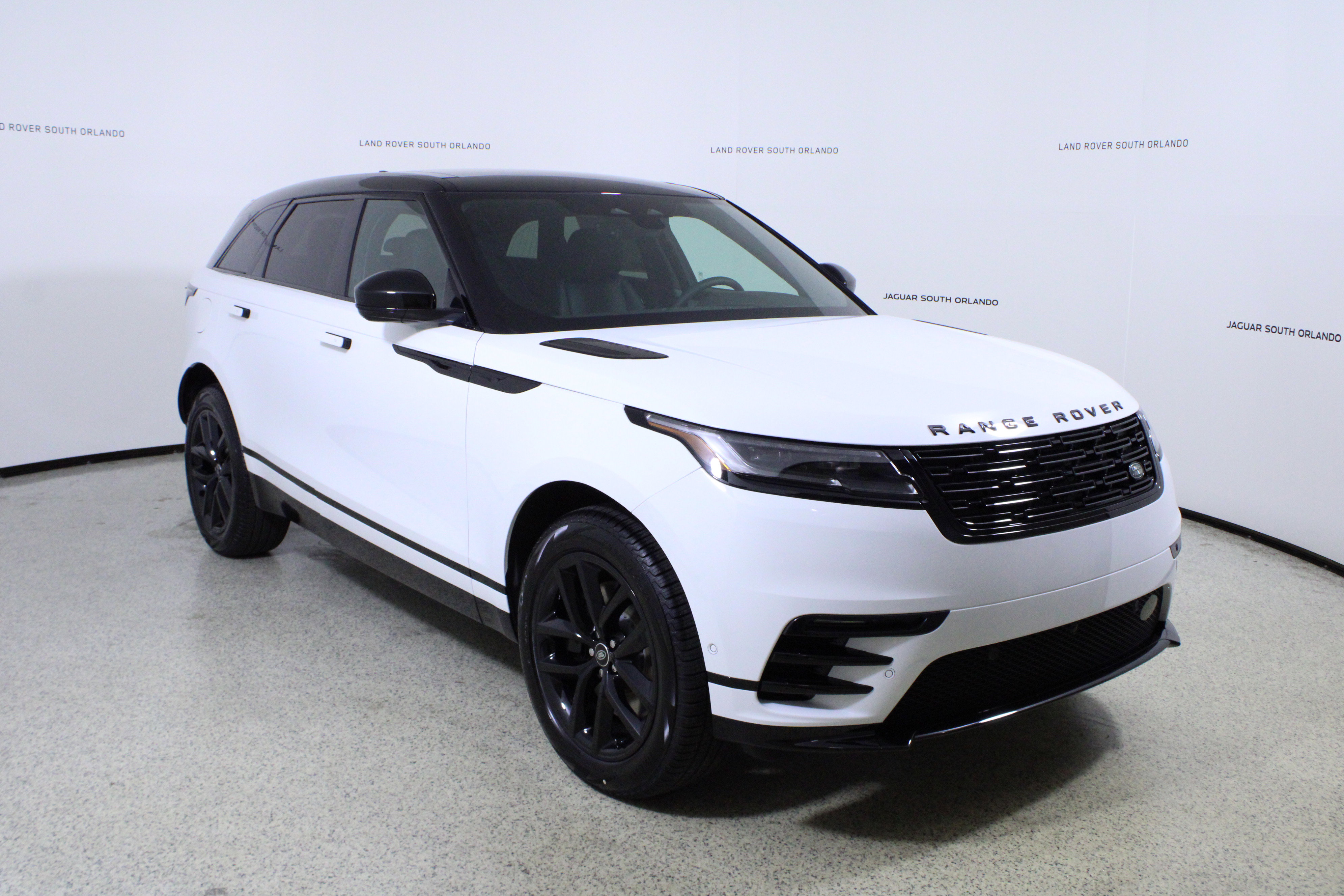 New 2026 Land Rover Range Rover Velar Dynamic SE image 3