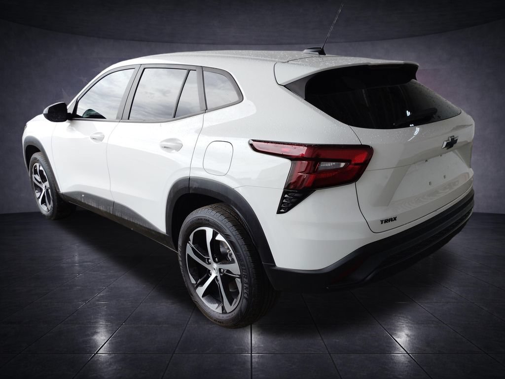 Used 2024 Chevrolet Trax RS FWD image 3