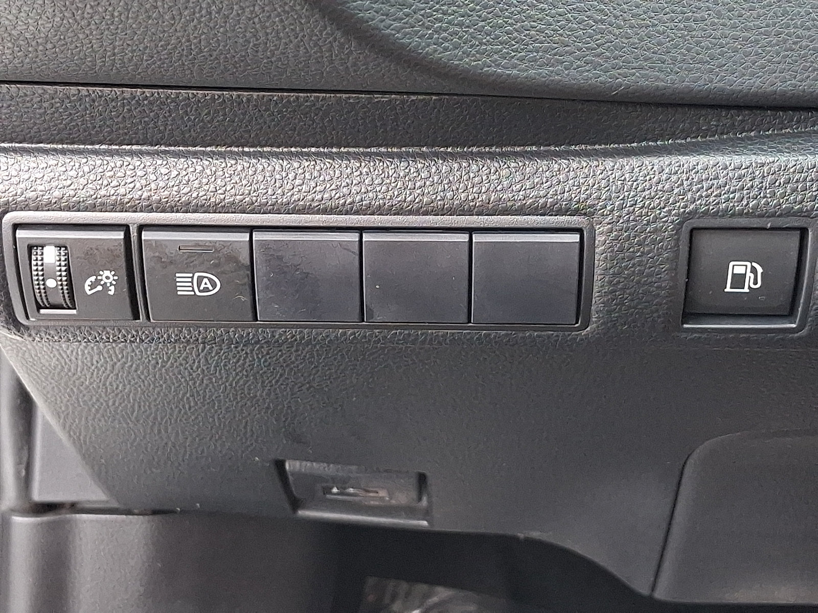 Used 2021 Toyota Corolla LE FWD image 25