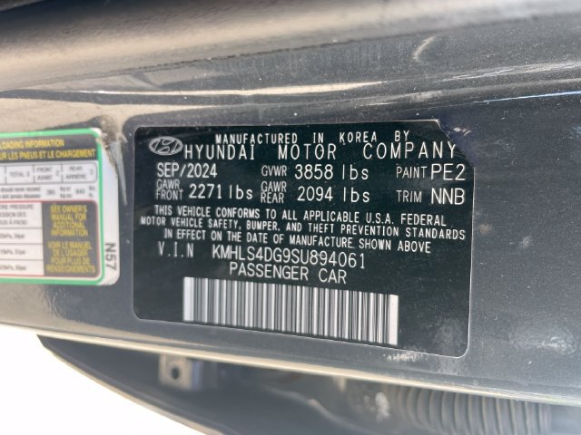 Used 2025 Hyundai Elantra SEL FWD image 27