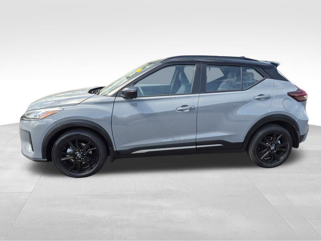 Used 2024 Nissan Kicks SR w/ SR Premium Package image 3