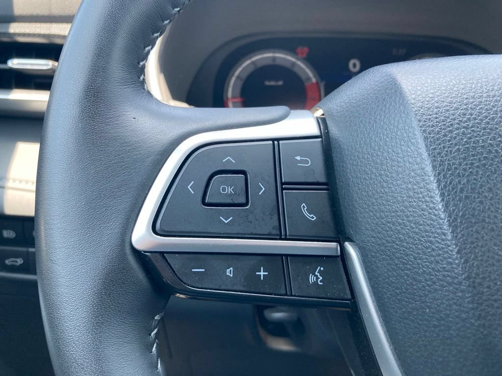 Used 2025 Toyota Highlander XSE AWD/4WD image 17