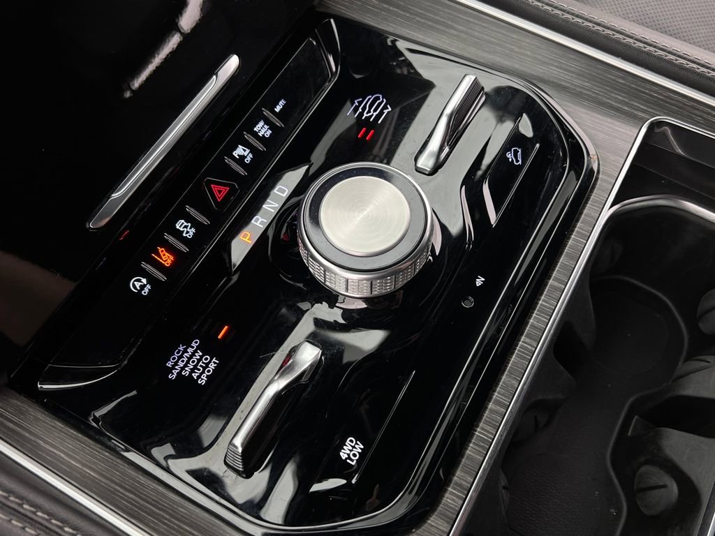 Used 2023 Jeep Wagoneer Series III w/ Preferred Equipment Group image 12