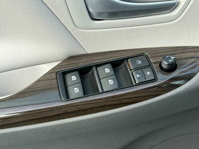 Used 2016 Toyota Sienna XLE 4D Passenger Van image 14