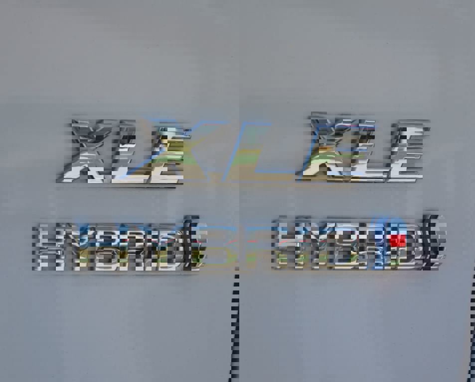 Used 2019 Toyota RAV4 XLE image 18