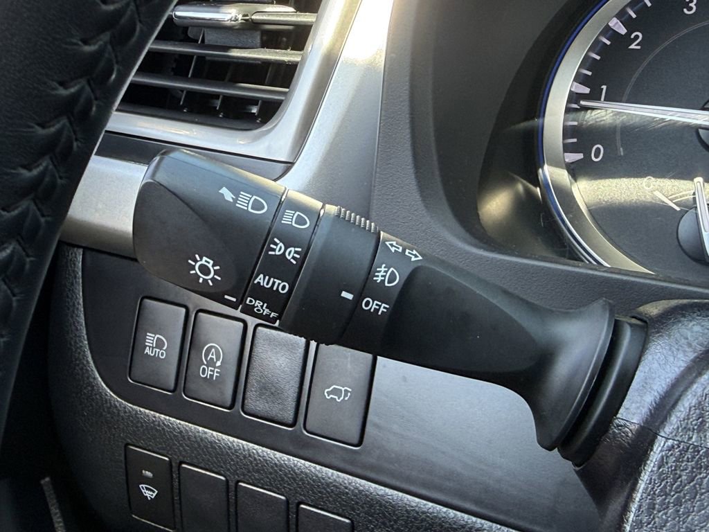 Used 2019 Toyota Highlander SE image 24