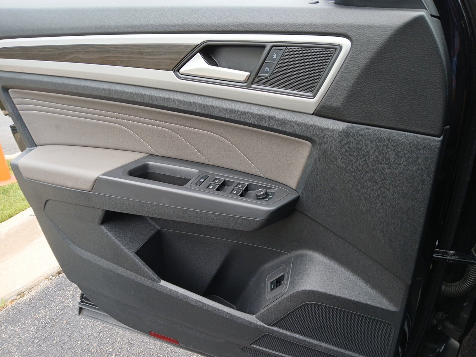 Certified 2023 Volkswagen Atlas SE AWD/4WD image 16
