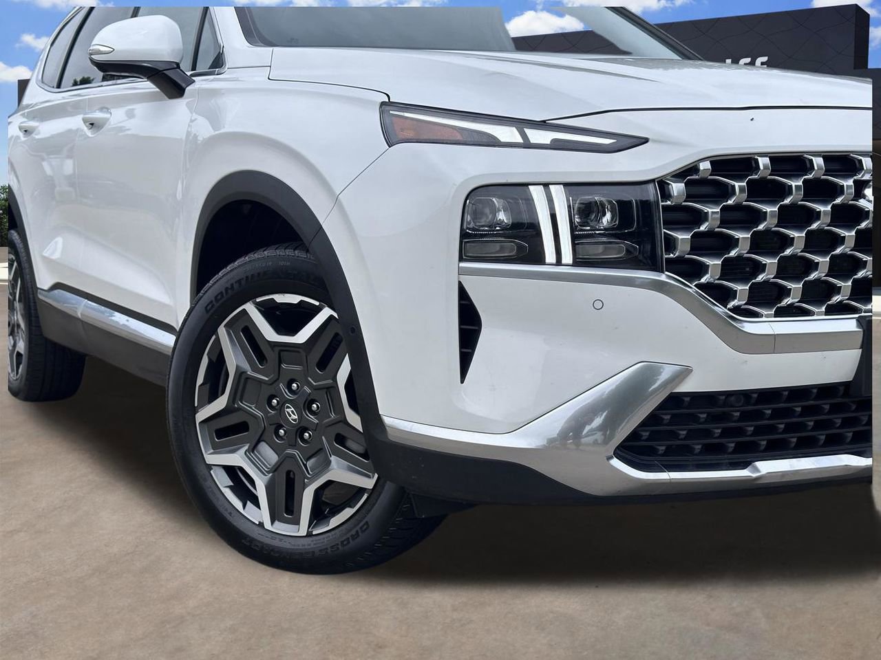 Used 2023 Hyundai Santa Fe Limited image 4