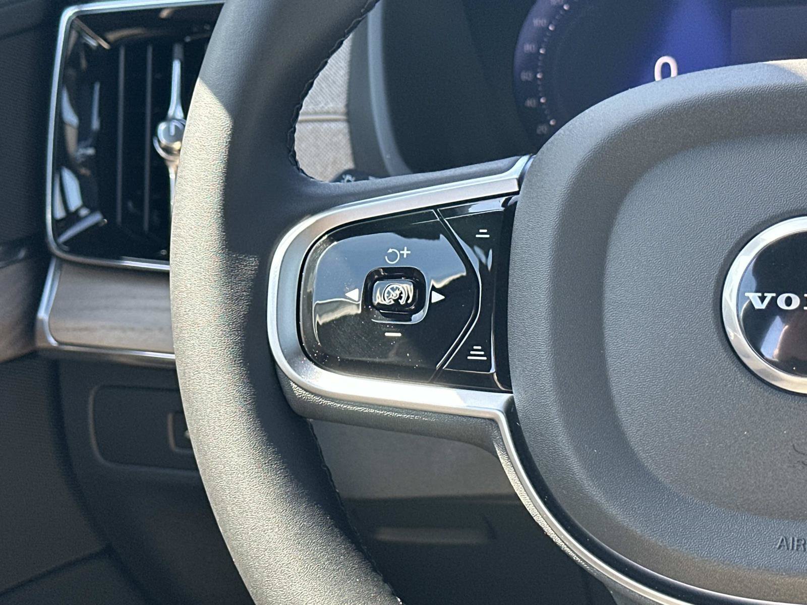 New 2026 Volvo XC90 B6 Core AWD/4WD image 8