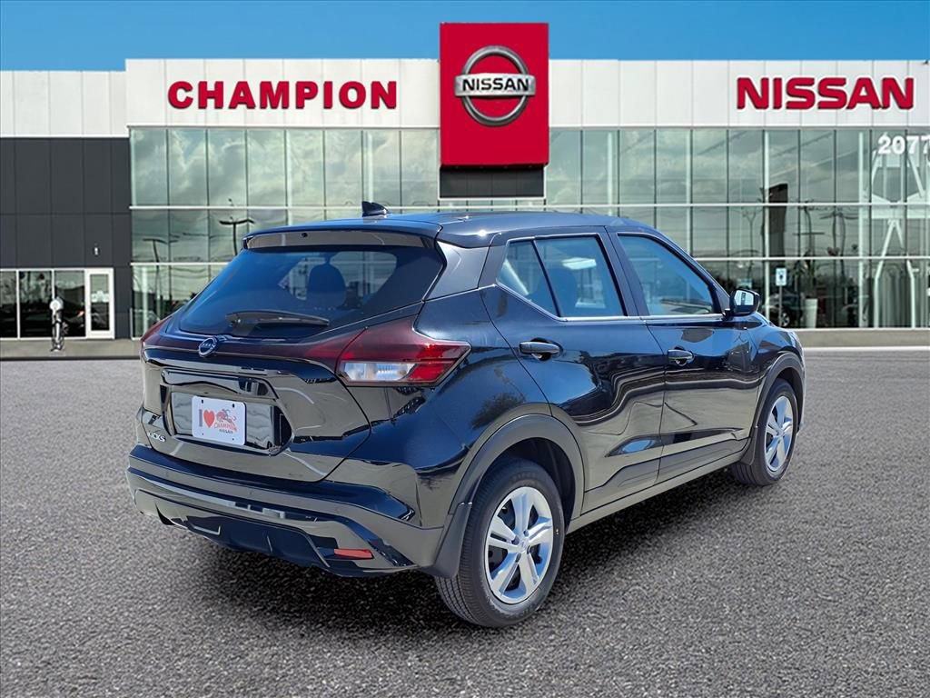 New 2025 Nissan Kicks Play S image 5