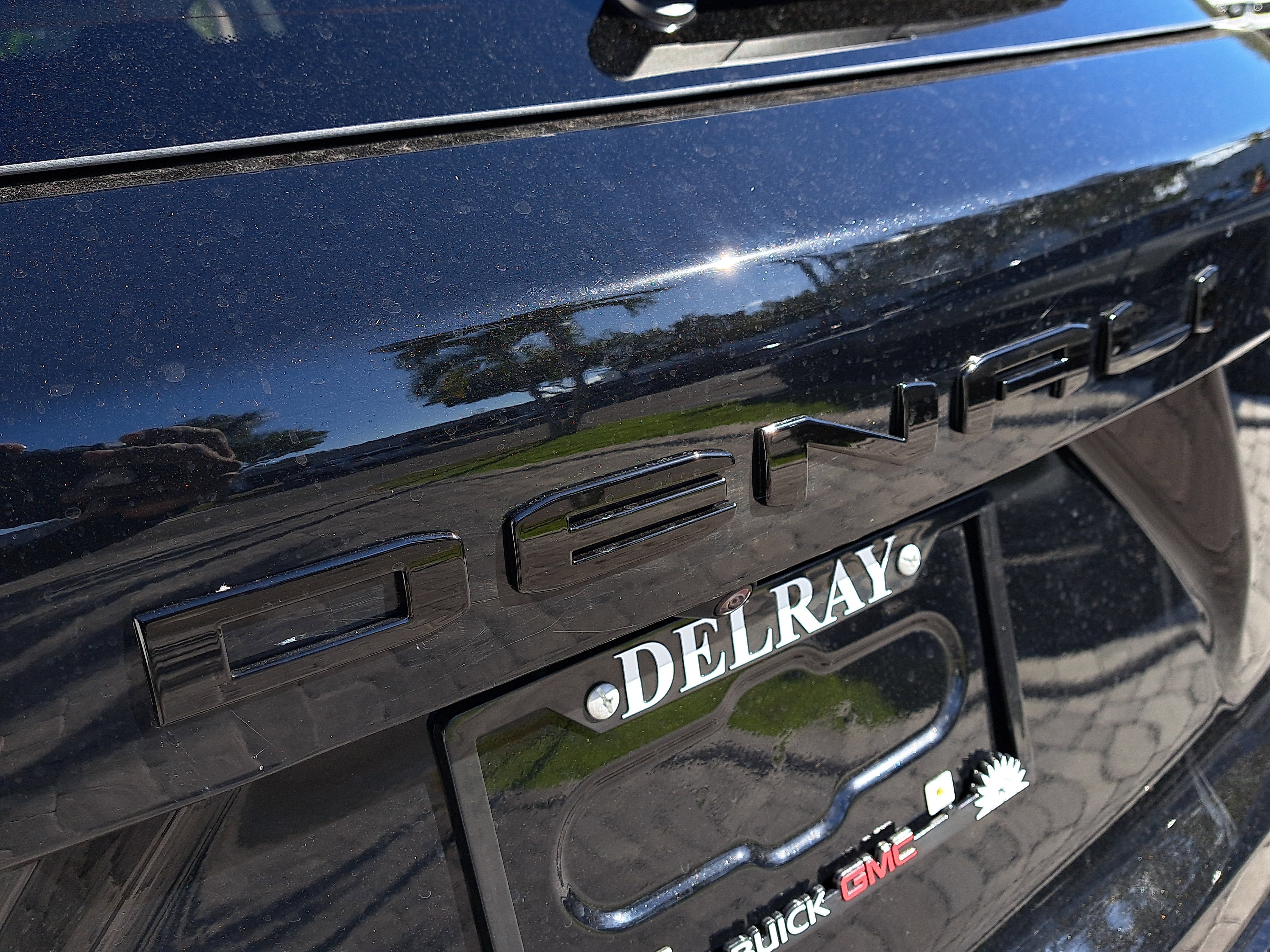 New 2026 GMC Terrain Denali w/ LPO, Black Badging Package image 7