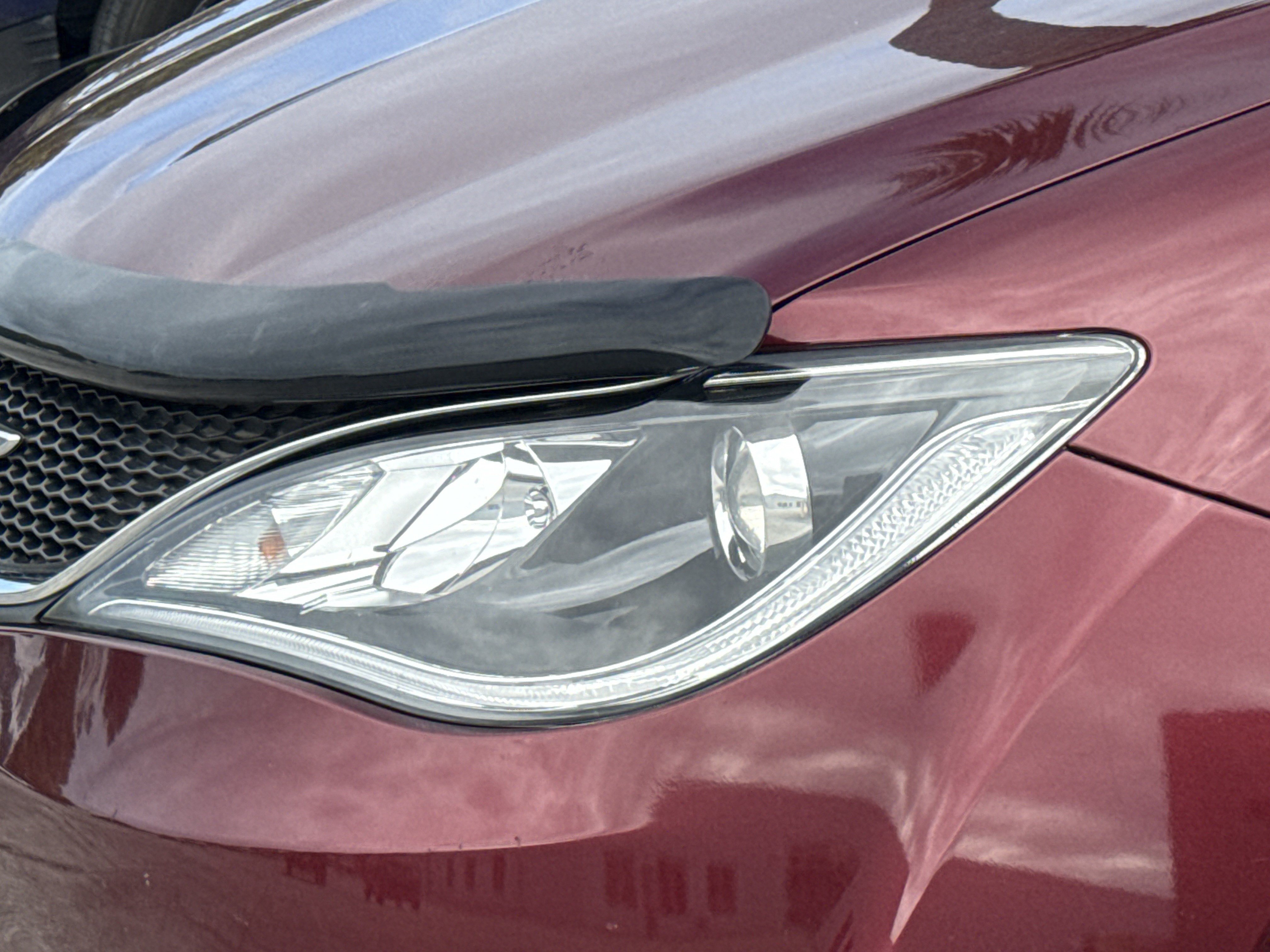 Used 2017 Chrysler Pacifica Touring-L Plus w/ Advanced Safetytec Group FWD image 5