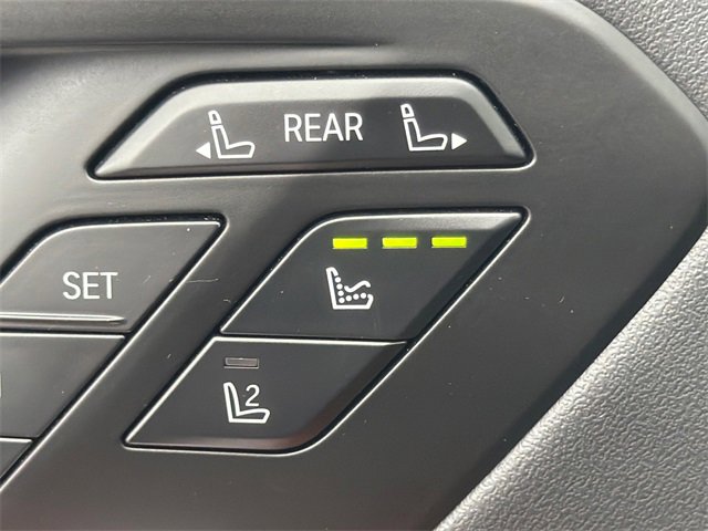 Used 2025 BMW X7 M60i image 32