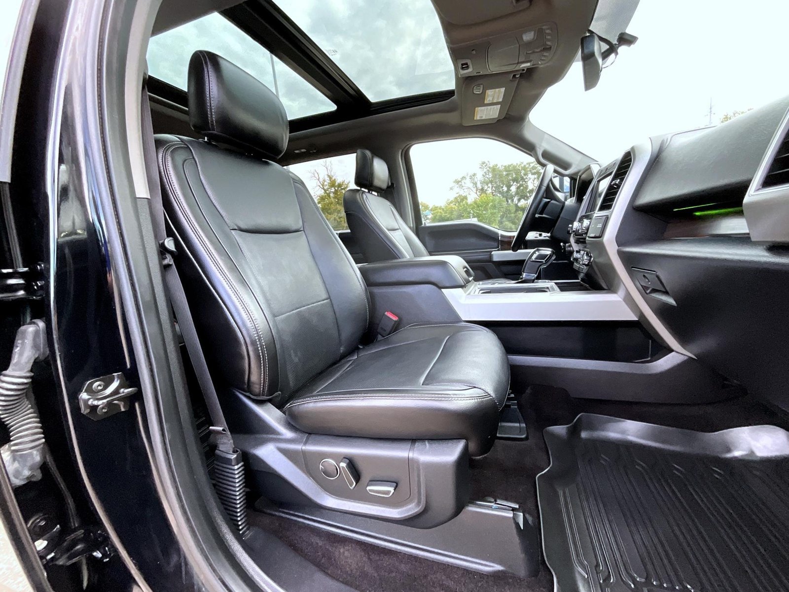 Used 2017 Ford F150 Lariat AWD/4WD image 18