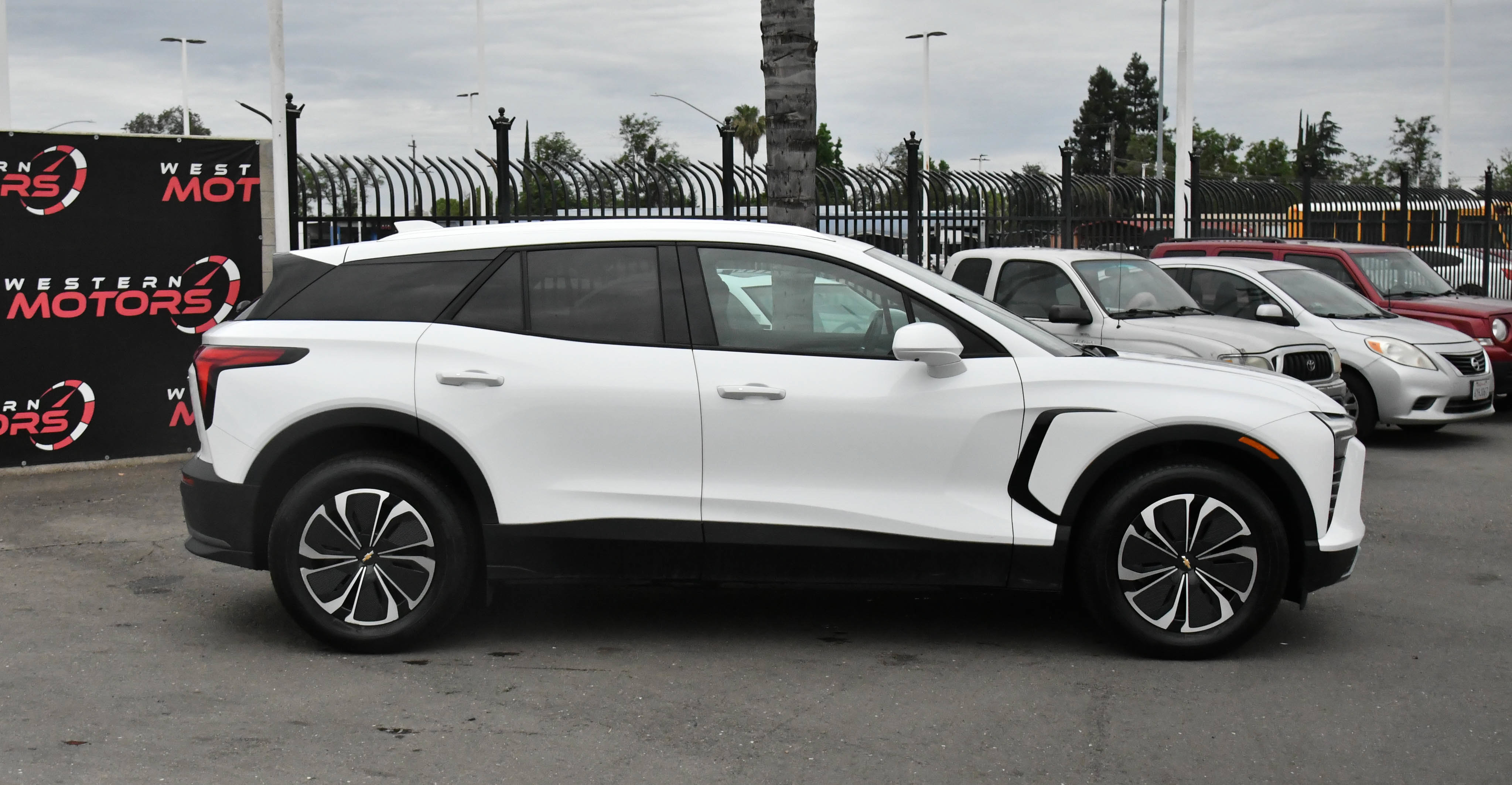 Used 2024 Chevrolet Blazer EV LT AWD/4WD image 9