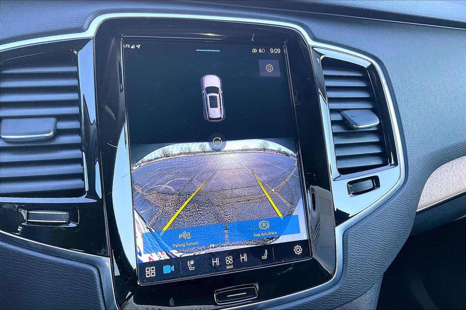 Used 2023 Volvo XC90 B6 Plus image 26