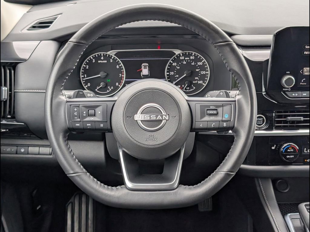 Used 2024 Nissan Pathfinder SV image 12