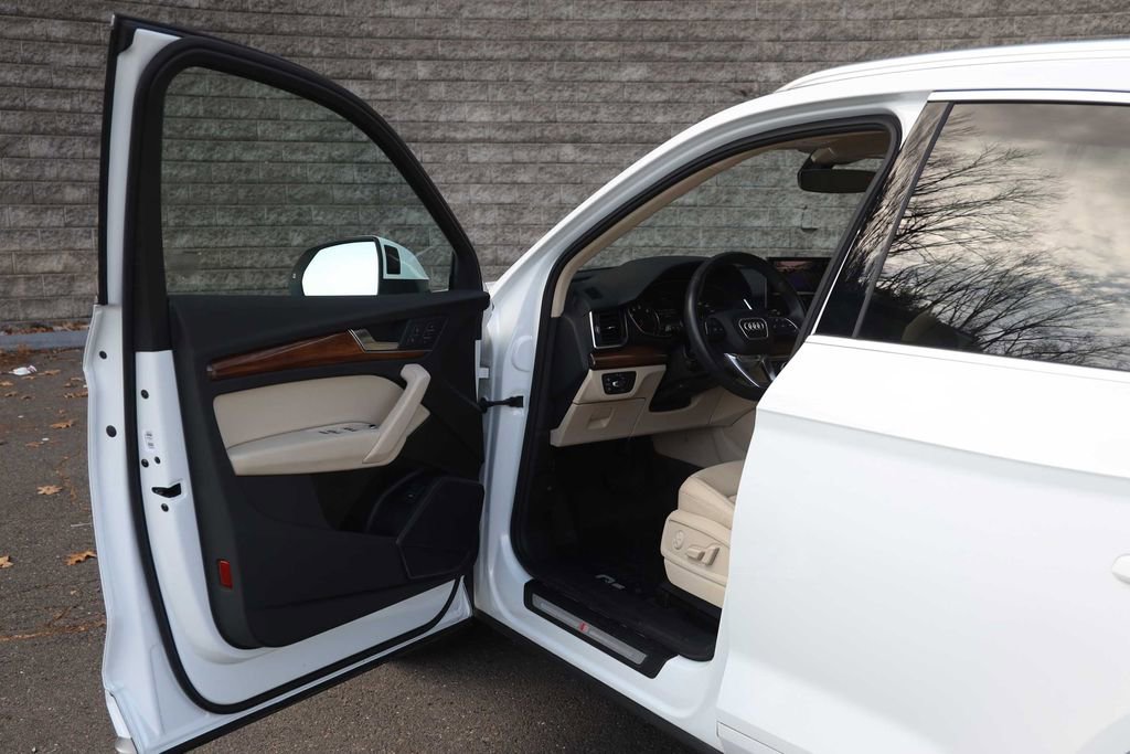 Used 2023 Audi Q5 2.0T Premium w/ Convenience Package image 23