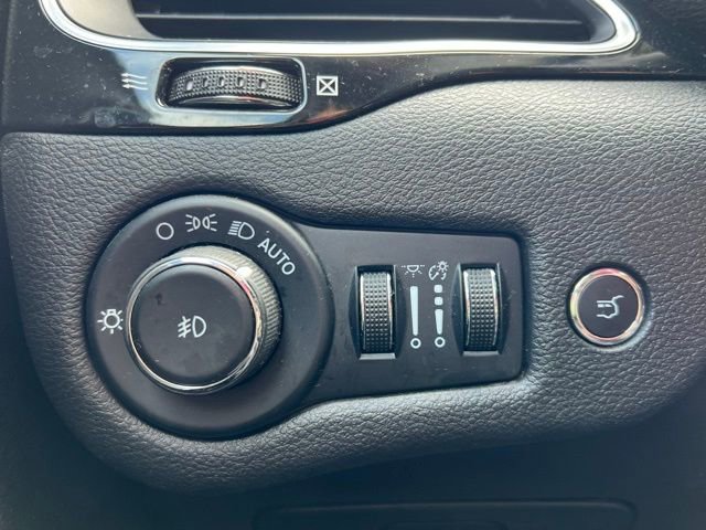 Used 2023 Jeep Cherokee Altitude Lux image 13