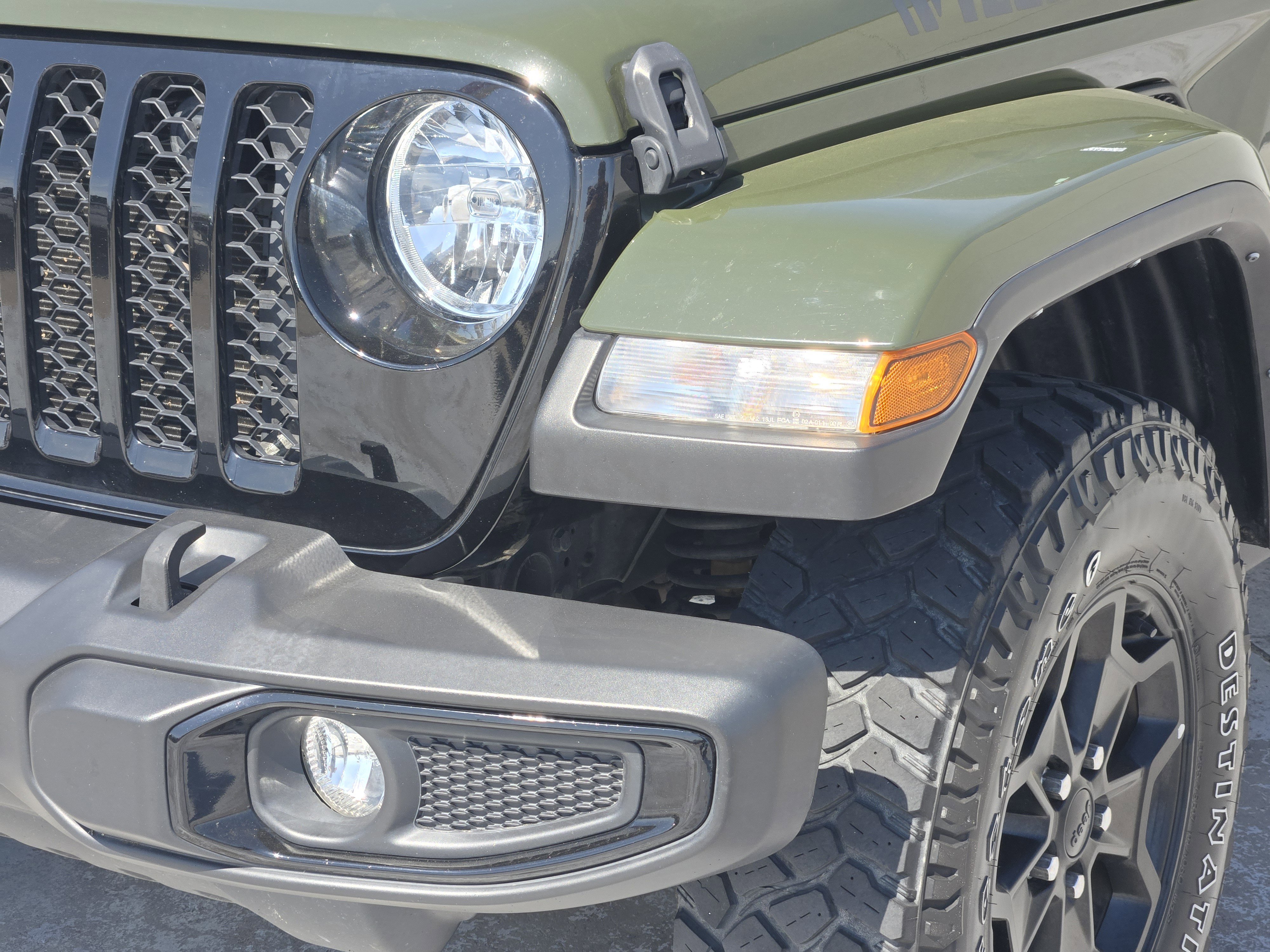 Used 2022 Jeep Gladiator Willys image 11