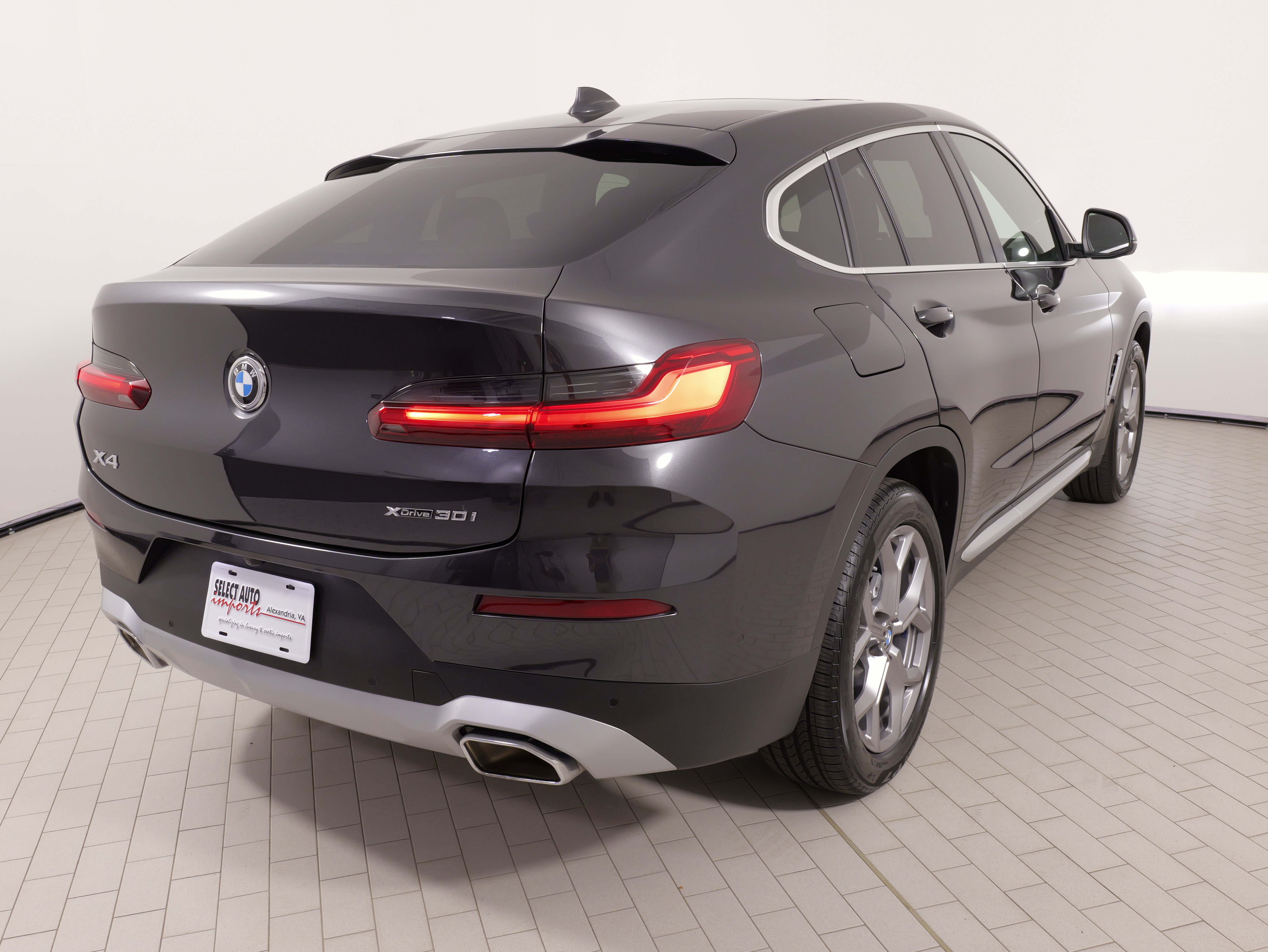 Used 2025 BMW X4 xDrive30i AWD/4WD image 14