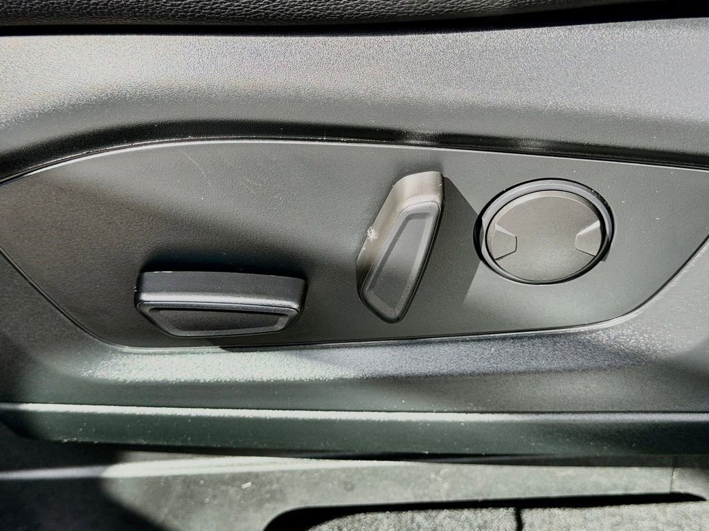 Used 2021 Ford Explorer XLT w/ Equipment Group 202A image 21