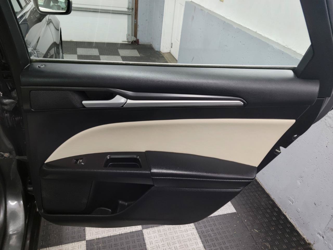 Used 2018 Ford Fusion Titanium AWD/4WD image 24